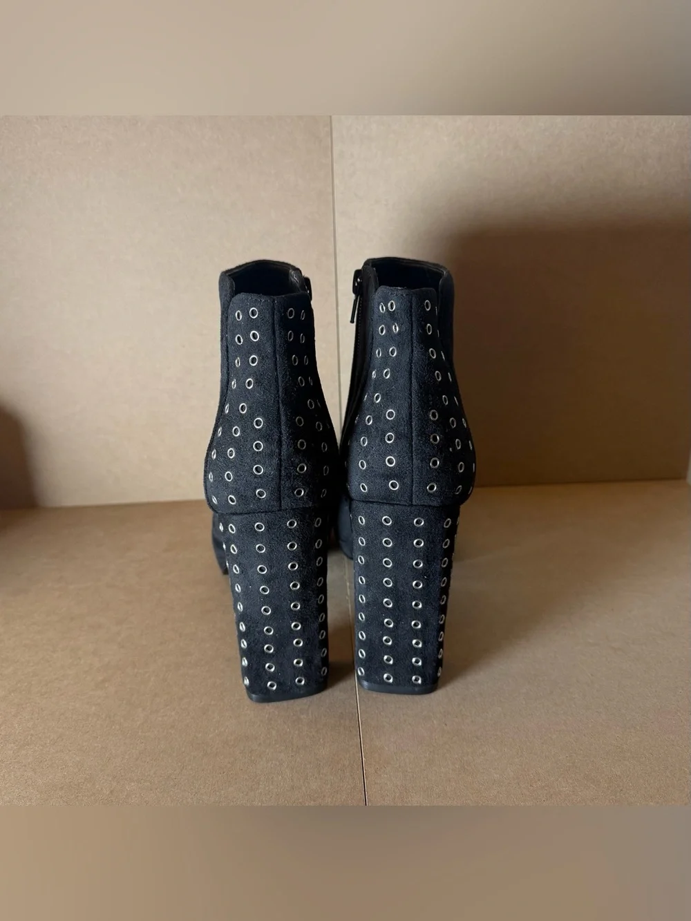 Guess GW Beverly 2 Eyelet Black Suede 4